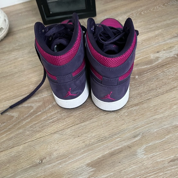 Jordan 1 Retro High Kids True Berry/Purple Dynasty/White big kid size 4 - Picture 1 of 3